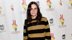 Selain Friends, Courteney Cox Akan Main Serial Horor Komedi