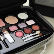 5 Rekomendasi Makeup Halal yang Cocok untuk Kulit Wanita Indonesia