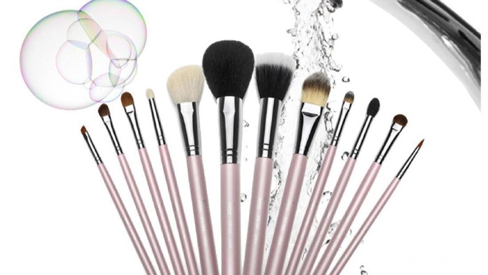 Cara Membersihkan Brush Makeup Dengan DHC Deep Cleansing Oil