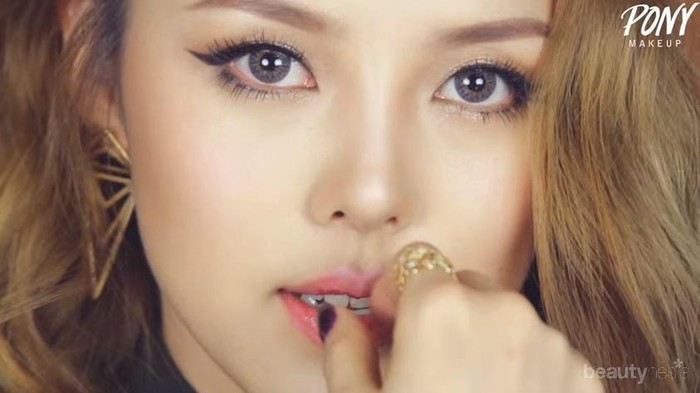 Mata Seksi & Sensual Dengan Tutorial Eye Makeup dari Pony