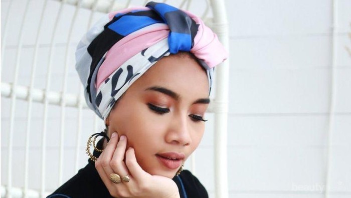 Coba 3 Pilihan Hijab Turban yang Nyaman Ini Saat Berlibur ke Pantai!