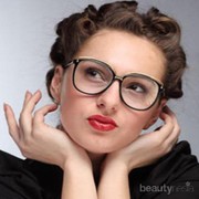 5 Tips Makeup untuk Kamu yang Berkacamata