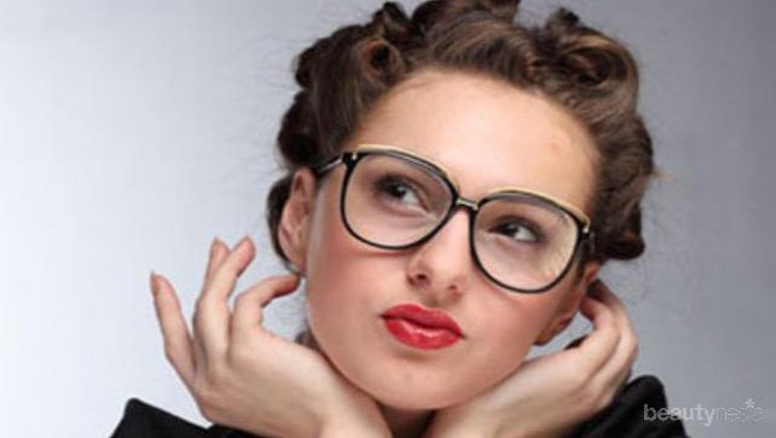 5 Tips Makeup untuk Kamu yang Berkacamata