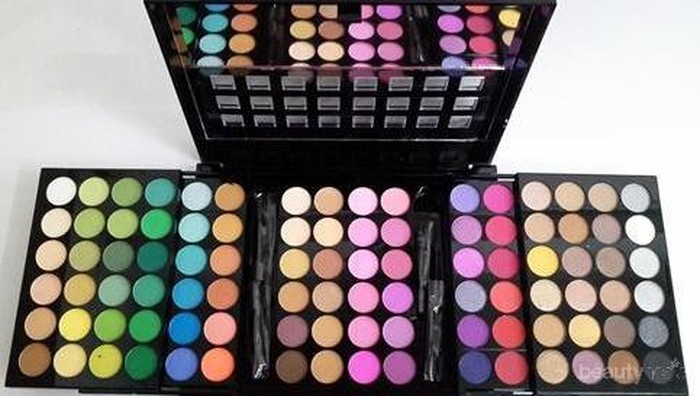 Ternyata, Eyeshadow Punya Manfaat Selain untuk Riasan Mata. Penasaran?