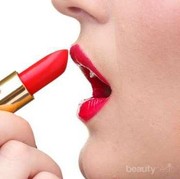 Tips Memakai Lipstik Matte Agar Bibir Tidak Mudah Kering