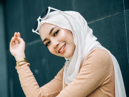5 Tips Agar Hijab Tak Bau Apek Setelah Naik Motor