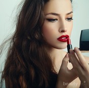4 Pilihan Produk Lipstik Halal yang Patut Banget untuk Kamu Coba