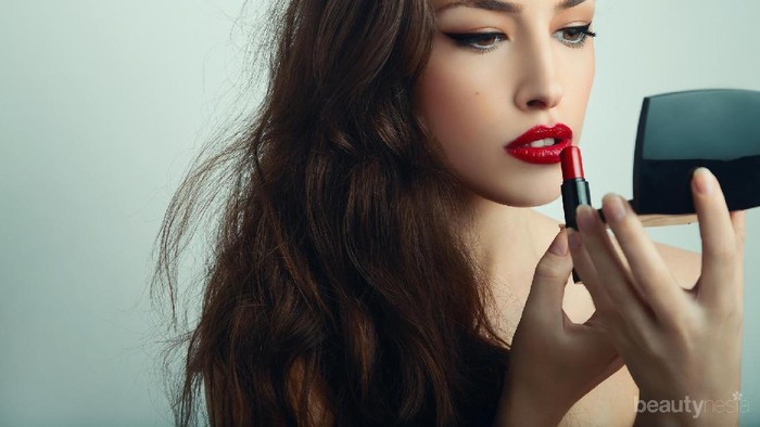 4 Pilihan Produk Lipstik Halal yang Patut Banget untuk Kamu Coba
