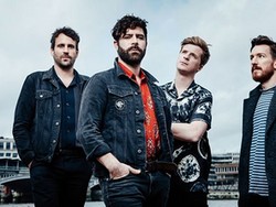 Waspada Corona, Foals Batalkan Konser di Jakarta