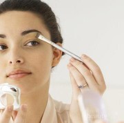 Tips Makeup 5 Menit Sebelum ke Kantor