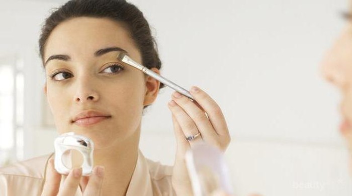 Tips Makeup 5 Menit Sebelum ke Kantor