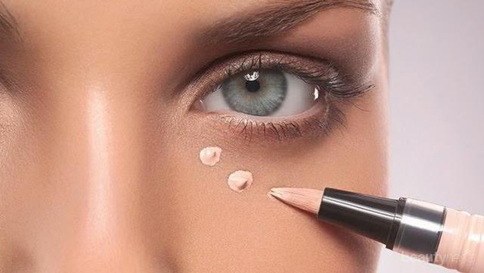 Cara Benar Menggunakan Concealer untuk Menutupi Lingkaran Hitam di Wajah Cara Benar Menggunakan Concealer untuk Menutupi Lingkaran Hitam di Wajah