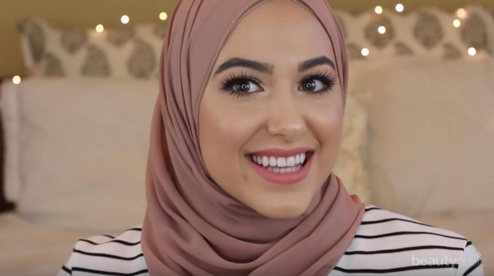 Tampil Memukau dengan Hijab Segi Empat