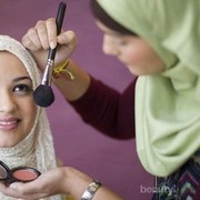 Brand Makeup Halal untuk Kulit Cantikmu