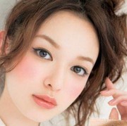 Dapatkan Dolly Look Dengan Lipstik Brand Jepang