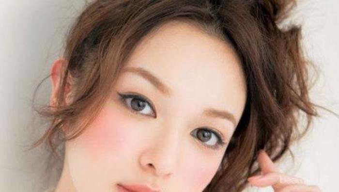 Dapatkan Dolly Look Dengan Lipstik Brand Jepang