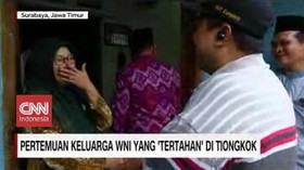 VIDEO: Pertemuan Keluarga WNI 'Tertahan' di Tiongkok