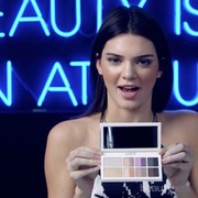Kendall Jenner Luncurkan Eyeshadow Palette Bersama Estee Lauder