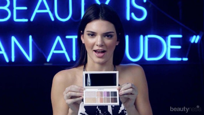 Kendall Jenner Luncurkan Eyeshadow Palette Bersama Estee Lauder