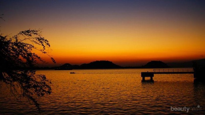 Tampil Cantik di Kantor Sampai Sore