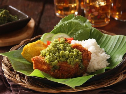 Resep Ayam Geprek Sambal Hijau, Pedasnya Mantap!