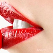 Trik agar Lipstik Glossy Tahan Lama