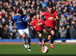 Gocekan Maut Fernandes Bikin Pemain Everton Jatuh-Bangun