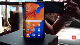 VIDEO: Huawei Mate Xs Dijual Lebih Mahal dari Motor Sport R15