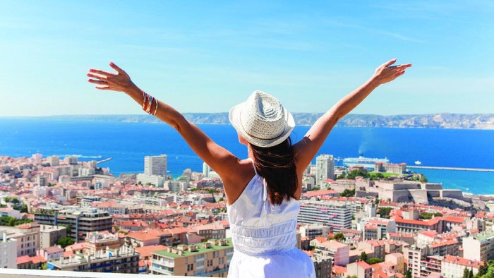 Rekomendasi Parfum yang Tepat untuk Traveling