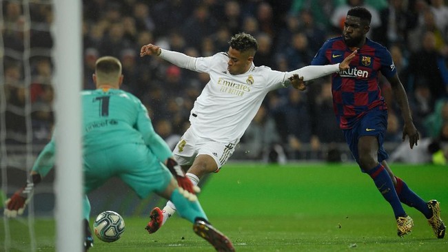 Mariano Diaz hanya butuh 50 detik sejak menginjakkan kaki di lapangan untuk menghancurkan Barcelona dalam laga El Clasico.