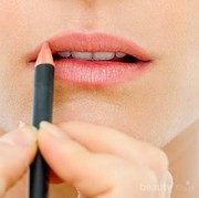 8 Produk Lip Liner di Bawah Rp100 Ribu
