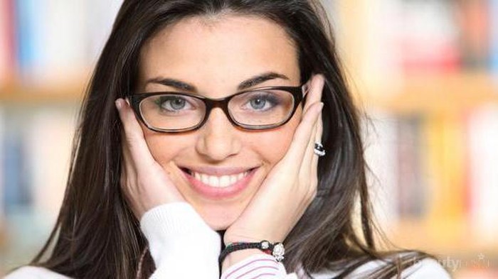 Makeup untuk Wanita Berkacamata