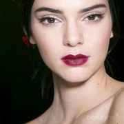 4 Lipstik Bold Rekomendasi Makeup Artist