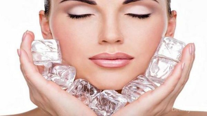 Terapi Wajah dengan Es Batu untuk Kulit Wajah Glowy