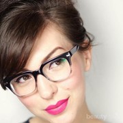 Gaya Makeup untuk yang Berkacamata