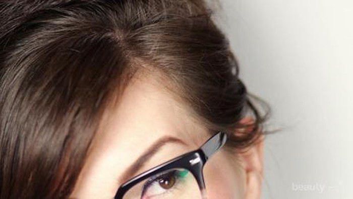 Gaya Makeup untuk yang Berkacamata