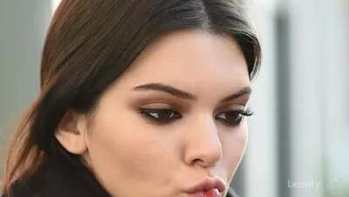 6 Lipstik Waterproof Terbaik untuk Bibir Cantik Sepanjang Hari