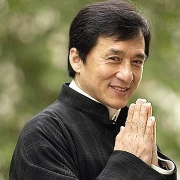 Penampilan Terbaru Jackie Chan Bikin Fans Khawatir & Prihatin, Kenapa?