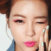 Color Eyeliner Mewarnai Tren Makeup Musim Panas di Jepang