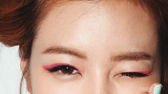 Color Eyeliner Mewarnai Tren Makeup Musim Panas di Jepang