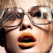 Tips Makeup untuk Kamu yang Memakai Kacamata