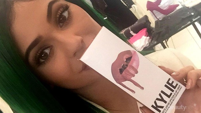 Warna Lipstik Pilihan Mirip Lip Kit Kylie Jenner