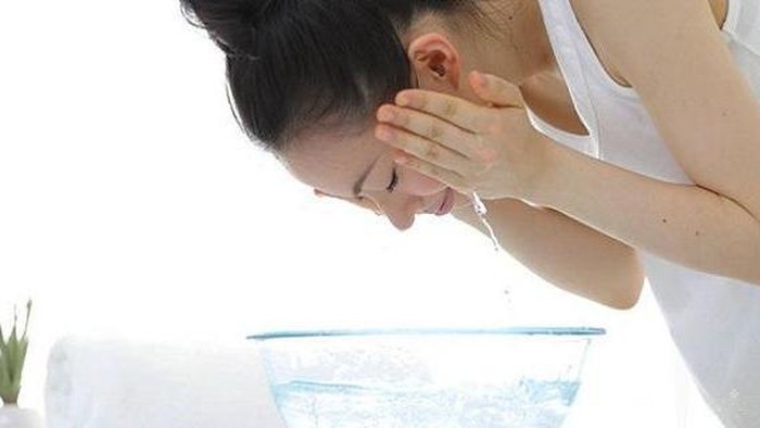Air Mineral dalam Rutinitas Perawatan Wajah Alami ala Jepang