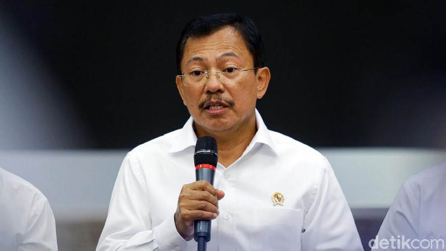 Menkes Terawan terus memantau kondisi 2 WNI yang positif virus corona. Kondisi kedua orang itu pun dilaporkan cukup baik.