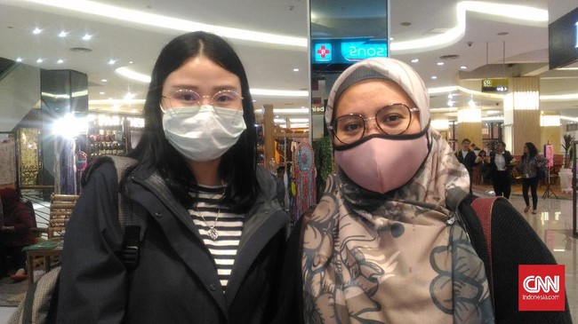 Pengunjung masih mengunjungi pusat perbelanjaan usai Jokowi mengumumkan dua WNI positif virus corona.