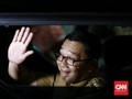 RK Menulis Terbalik di Kaca Semangati Istri yang Isoman