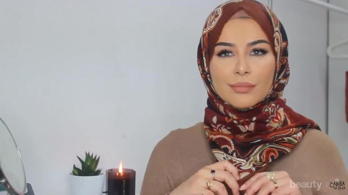 Gaya Hijab Segi Empat untuk Pergi ke Kantor