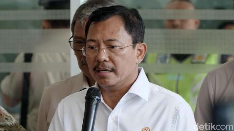 Menteri Kesehatan Terawan Agus Putranto mengatakan pemerintah yang akan menanggung biaya perawatan terkait virus corona.