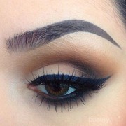 Menggunakan Eyeliner Sesuai Jenis & Bentuk Mata