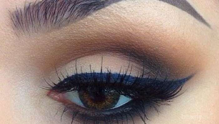 Menggunakan Eyeliner Sesuai Jenis & Bentuk Mata
